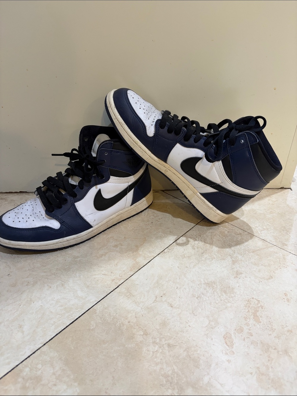 Nike Air Jordan 1 Retro High Navy and White